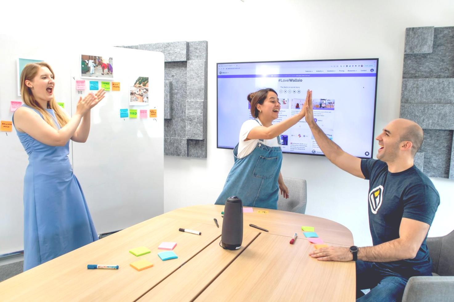 Group discussion about seasonal finance strategies